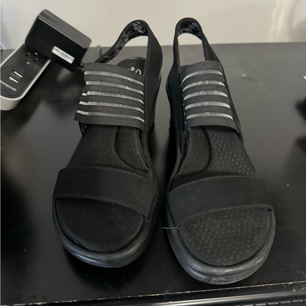 Sketchers WedgeSandals Size6